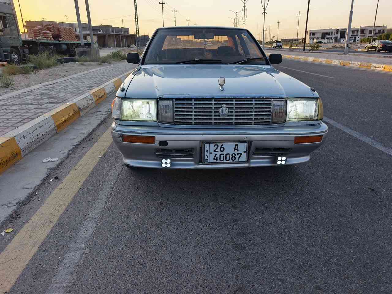 👑 للبيع تويوتا كراون سوبر سالون (هاردتوب) - موديل 1990 👑 رقم صلاح الدين مشروع وطني رقم دولي سنوية حتى 2029 . باسمي تحويل مباشر
لكل محبي الفخامة الكلاسيكية والنظافة، أعرض عليكم سيارتي الكراون  بمواصفات "اليابان القديم" والجاهزة للاستخدام:
✨ المواصفات:
اللون: أبيض صدفي .
المحرك:  2500 (ديلكو).
الميكانيك: محرك جديد + كير جديد (السيارة مكفولة وتجربة خير برهان).
الداخلية: مقاعد مخمل ذهبي بحالة جيدة ، مع أرضية جلد ذهبي.
الدشبول والبطاين: ماروني أصلي "على وضع الشركة" (نظافة وسط بدون أي تغيير دشبول على وضع التحوير الاول منذ دخولها للعراق).
: عداد دشبول ديجيتال، شاشة لمس، كير أوتوماتيك.
🚗 السيارة متعوب عليها، شغل مرتب، 
تبريد نقص بس كمبريسر عاطل 
حدادية نص عمر 
📞 للتواصل والاستفسار: السعر 42 وبيهه مجال قليل السيارة مكلفة اكثر من 57 بس مستعجل على بيعته لان عندي ضروف وبالعافية للنصيب .
***********
(يرجى ملاحظة: اتصال فقط - غير متواجد على الإنترنت).
📍 مكان تواجد السيارة: الأنبار - عامرية الصمود.
