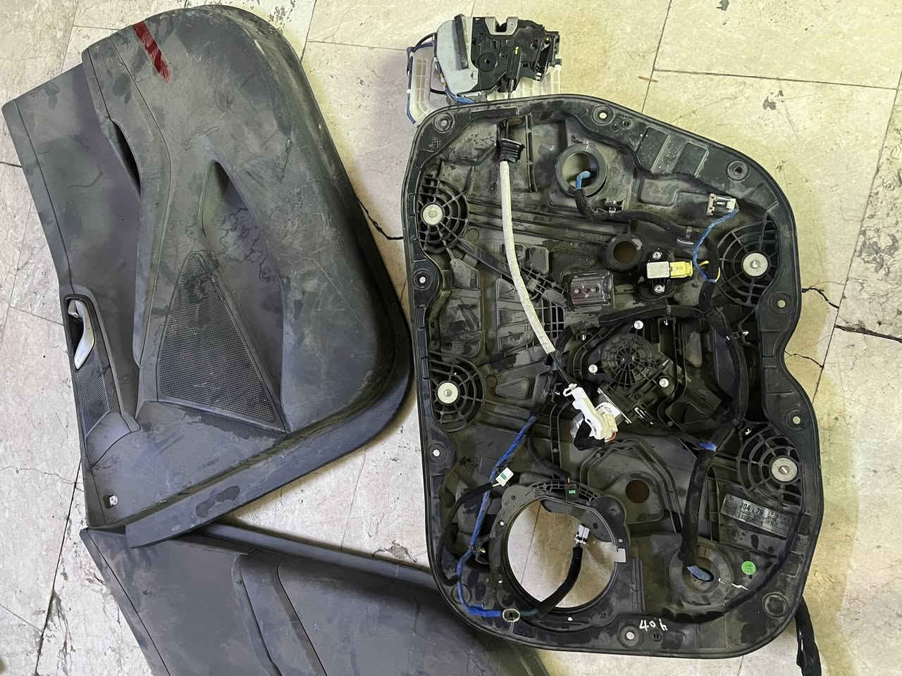 سلام عليكم بطاين للبيع مع ماطور جامه كامل الشراي يتصل ***********
