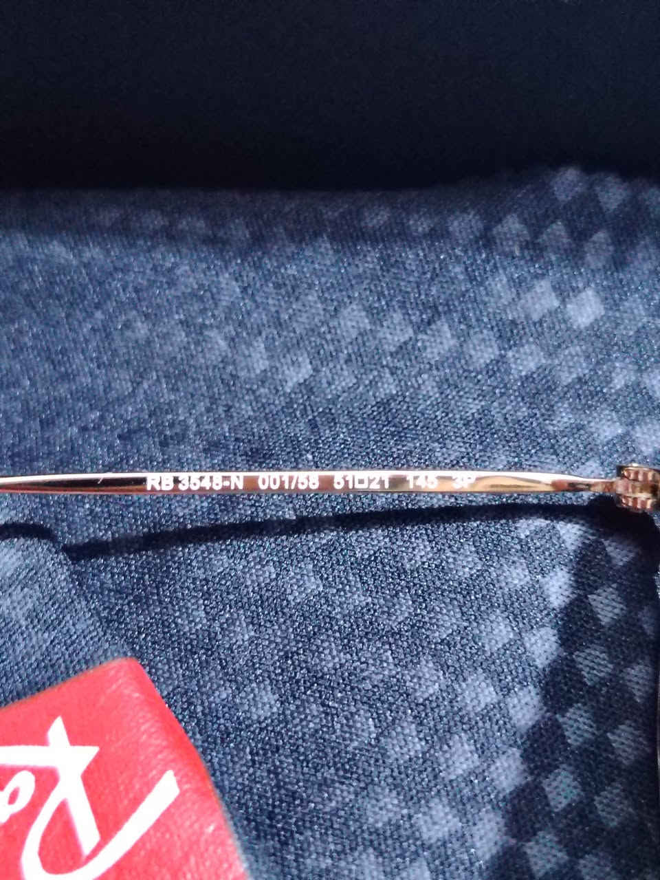 قيم واخذها بالعافيه. 
نظارة ريبان (Hexagonal Flat Lenses) الغنية عن التعريف، بتصميم هندسي فريد يجمع بين الكلاسيكية والعصرية. الصنع ايطالي


**إذا كنت صاحب هذا الإعلان وتريد حذفه لأي سبب، رجاءا أرسل رسالة إلى الدعم الفني**