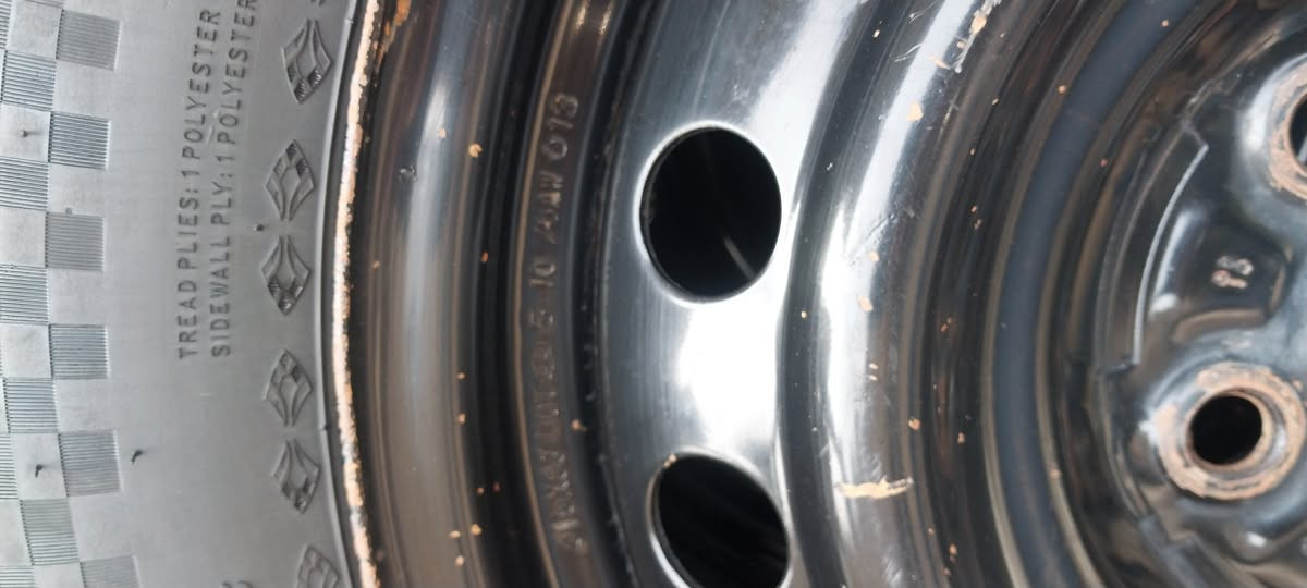 السلام عليكم شباب تخم ويل كورلا امريكي اصلي بدون صبغ حجم ١٥/٦٥/١٩٥ تخم تاير نظيف كلش  للبيع اومراوس مكاني بغدادهاتف ***********وبيه واتساب  شباب مايرهم للسيارات الكوري
