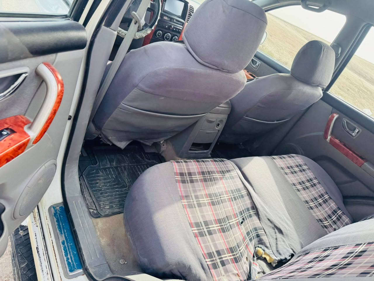 السلام عليكم كيا سورنتا 2005 خليجي مكينه 6 سلندر VVT سياره بيه جاملغ امامي صبغ ولباقي مكفول سياره جاهزه من مكينه وكير وحدايه وتخم تاير جسمه خارجي صافي بدون شخوط وبدون رصعات
رقم دولي
هزه جديده 
تحويل وكاله حاضر 
مكان سياره بابل 
السعر 87
لاتصال 
***********
***********
