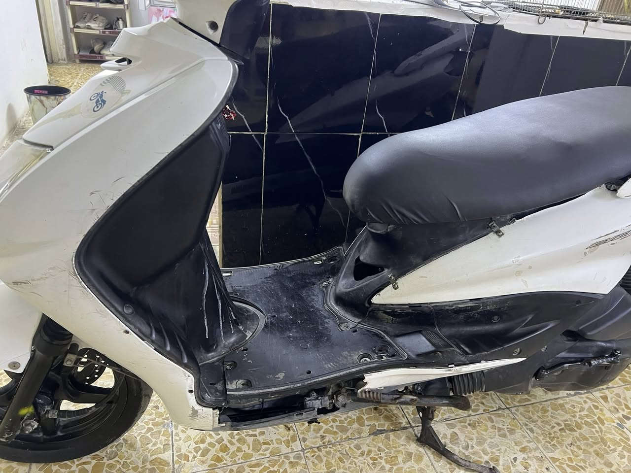 السلام عليكم 
درجه سكنس نثيه خطين ياباني 110
دراجه نضيفه 
نقصه بس شاير يمنه 
وتريشه دوسه 
نكره سلف هندر كهربائيات كله شغاله 
سعر 450وبيه مجال 
*********** اتصال
