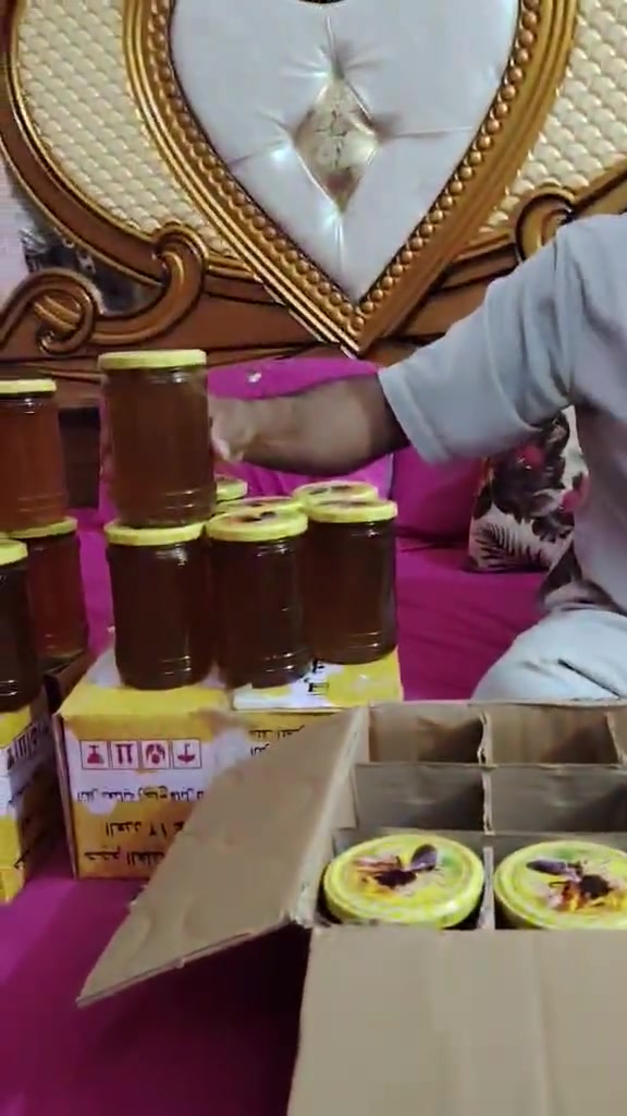 سلام عليكم عسل 🍯🍯طبيعي للبيع والتفاصيل بلفديو المكان ديالى بدوانيه مقابيل الاسود الاستفسار على هذه الرقم ***********
