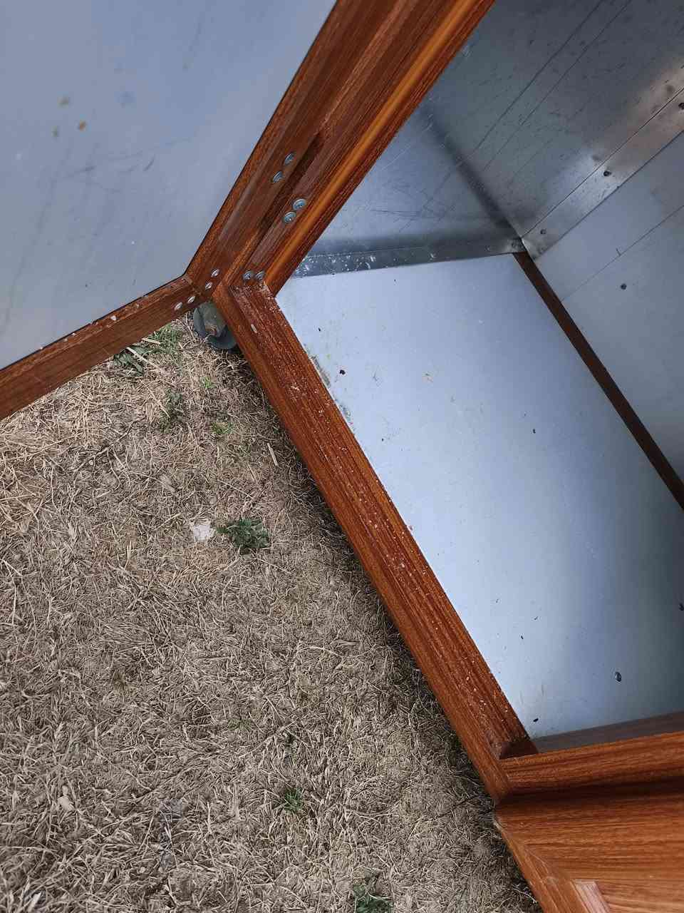 كاونتر 3 مترات لووك نضييف سنك متر ونص الشراي يتصل ***********
