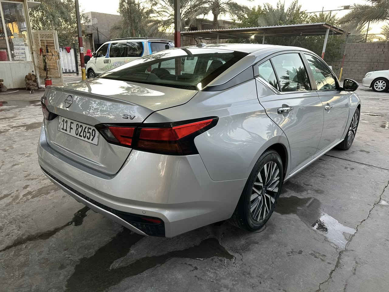 للبيع نيسان التما 24محرك 2500اربعه سلندر سيارة جديده وجاهزه بيها تصليح بالفخذه وشويه بالشاصي صبغ ثلاث قطع فقط بنيد وجملغات اماميه ماشيه 16الف رقم بغداد مداور ثاني يوم فول ما عدا الفتحه svرايدها 148 للاستفسار ***********
