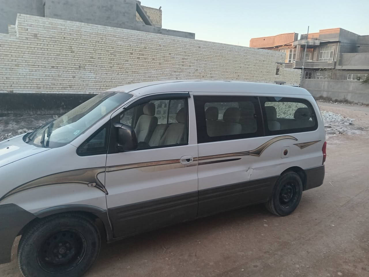 سياره جاكي صيني موديل ٢٠١٠ كفاله عامه وسعر ٥٥ وبيها مجال 
 المكان محافظه بابل 

 رقم الهاتف  ***********
