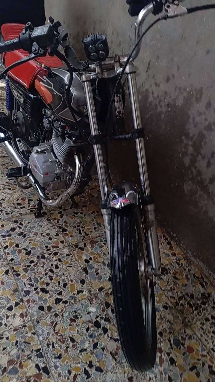 اسلام عليكم
ايراني 5 كير للبيع 
دراجه ناعمه وخير من الله ما موكفتني بشارع
دبلات جديد
كشن جدبد
تانكي نضيف
بريكات امامي خلفي شغال
صالنصه كاتم
ويل كب 
شاصيها مكفول من العواج
دراجه كامله مكمله
عوزها بس ضفيره وكلوبات
السيبايه ول صندوك مو وياها ليأن مالت المحل
سعرها 350 وبيها مجال حك جيه
جماعه 250.. / 275 لا تدخل هاص فدوه لا تعبوني ولا اتعبك
اقره منشور زين هاي كل تفاصيل دراجه
دراجه كلك ما بيها اوراق
مكاني المزرعه صويره


**إذا كنت صاحب هذا الإعلان وتريد حذفه لأي سبب، رجاءا أرسل رسالة إلى الدعم الفني**