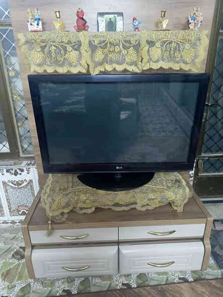 السلام عليكم غرفه نوم تركي من النوعيه الزينه ماخذيه ٣ ملايين ٨ قطع الغرفة نضيفه كلش للبيع مليون وربع وبيه مجال للشراي العنوان حله مركز اكريطعه قرب مقدم احسان ***********
