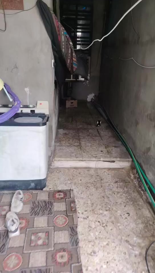 200متر لبيت مجمع حي الصناعي الشهداء عل شارع الريسي سعد لبيت 60وبي مجال قليل ***********
