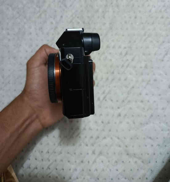 sony a7 i  الاصدار الاول فول فريم 
نضافه 97
شترها 15k 
سعر مناسب ***********
