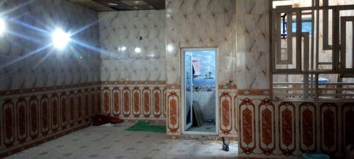 بيت مساحتة ١٠٠متر طابقين الاول طابوق وسيراميك كامل يحتوي على استقبال ومطبخ وصالة كبيرة وصحيات داخلية وخارجية،والثاني ثرمستون وبيه نواقص اريده ب 60 مليون وبيه مجال العنوان طويرج قرب مدرسة امل الاجيال قريب شارع العام للاستفسار واتساب مفتو***********
البيت وياه الكاونتر والسبلت والخزان والماطور والسخان بس ناقص بيتونه صغيرة ٢*٢وناقص ستارة
مكلف بالنشر وبيه قرار سند25
