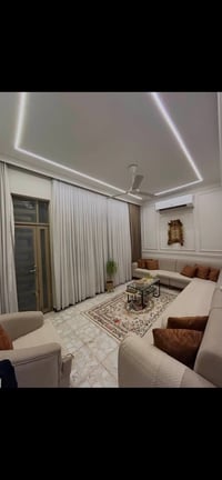 بيت للبيع في البلديات الضباط  مساحه ٨١  وجهه ٩ نزال ٩  يحتوي ع ٣ غرف ن...