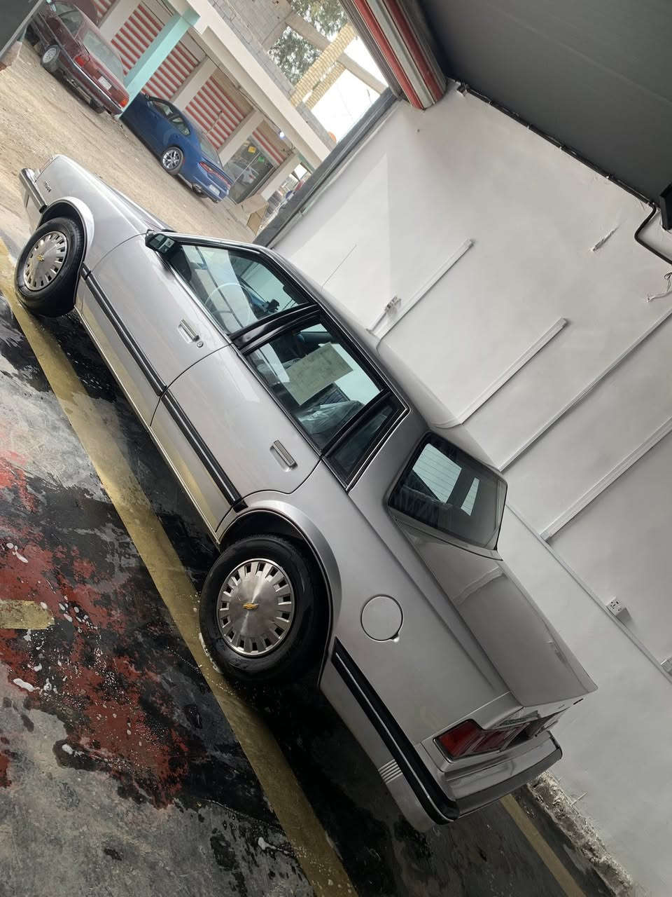 سلام عليكم للبيع سلبرتي 89 مصبوغه عام جماليه رقم بغداد مميز بسمي هزه جديده تخم تاير جديد مكينه وكير فول بلاد تبريد شغال ❄️لايت منضومه زنون  السياره مابيه نقص تفاصيل اكثر التصال ***********) عنوان السياره بابل السكندرية السعر 55 وبيه مجال قليل
