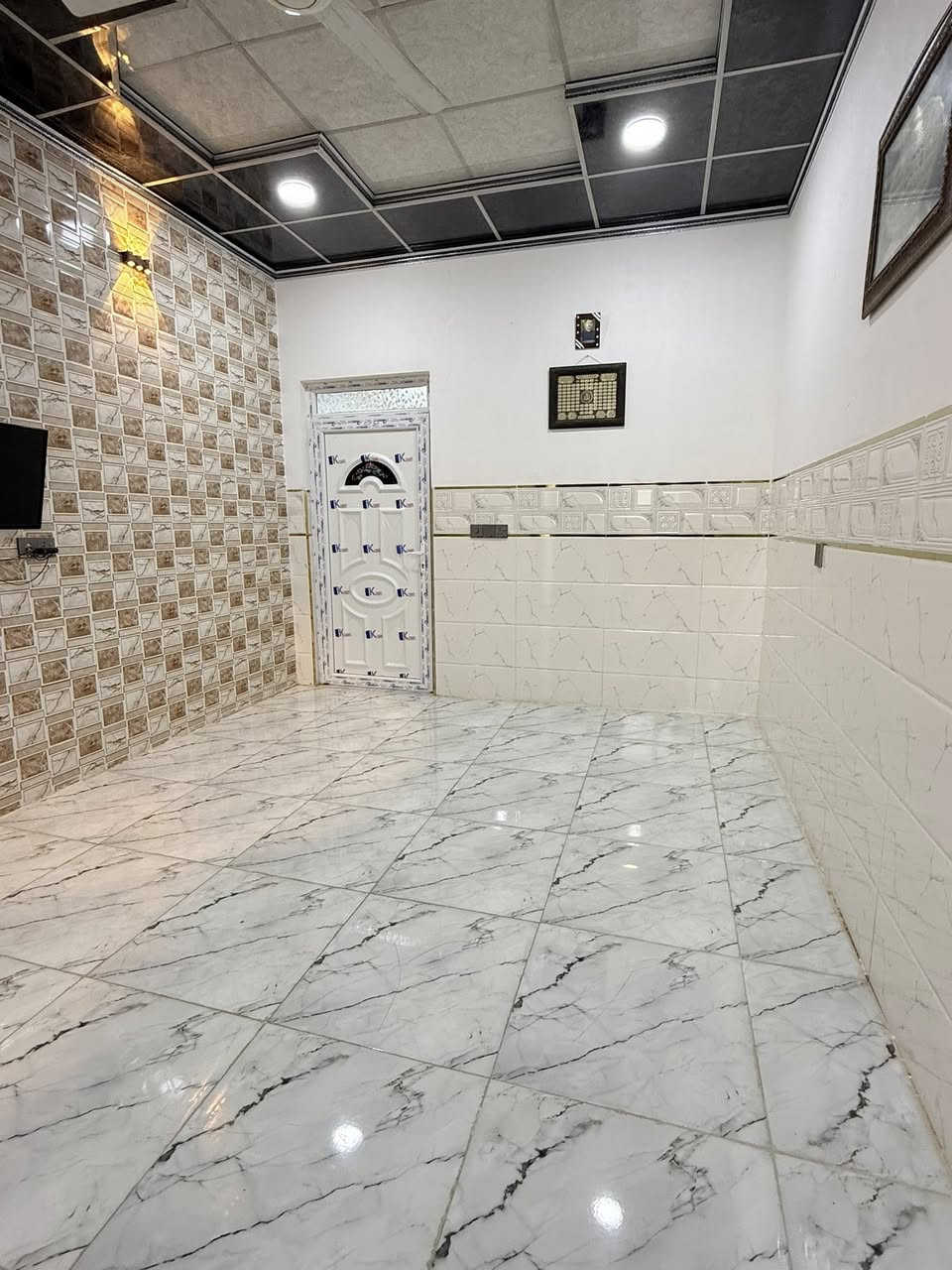 🏠 #دار للبيع فول  🫆 فول مساحه الدار 125 متر حي #الانتصار شارع ✅60 مقابيل المستوصف من جهه الميثاق المربع الذهبي سنه طابه الزهور شرطه تحويل تبليط وخدمات كامله يتكون من غرفتين نوم وهول واستقبال ومطبخ ومشتملات وبيتونه بناء حديث سند حديث #السعر 76 وبي مجال
#للستفسار اتصل عل الارقام التاليه✅ 
 ***********
             ——-***********
@الجميع
