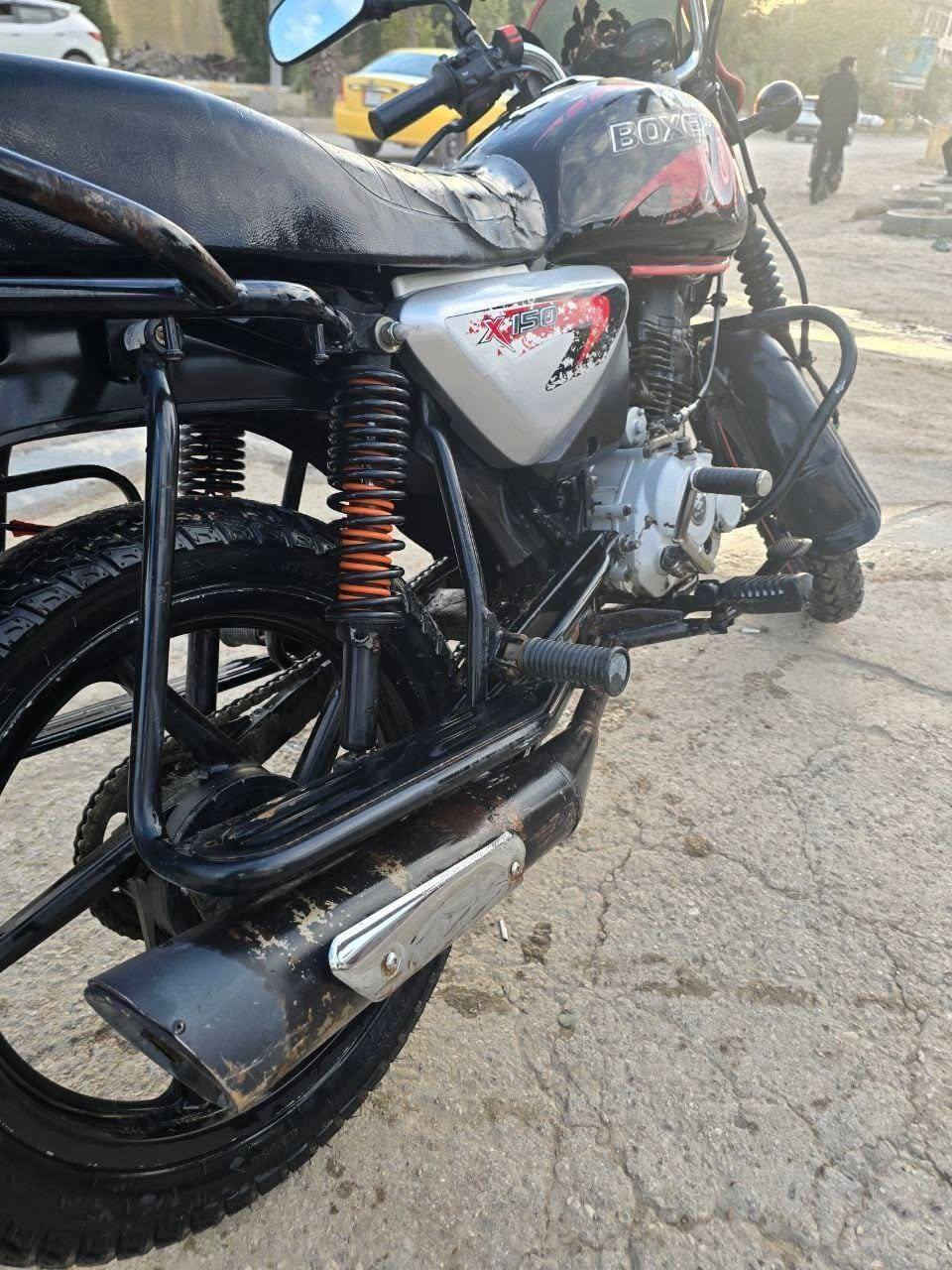 بوكسر للبيع موديل 22 اوراق أصولي
وصل معرض موجود اوراقه كله كامله 
الدراجه بيه خيط بخار تمشيك 3اشهر 
السعر 800. وبيه مجال مستعجل حيل على بيعتها 
رقمي +*********** عنوان حله
