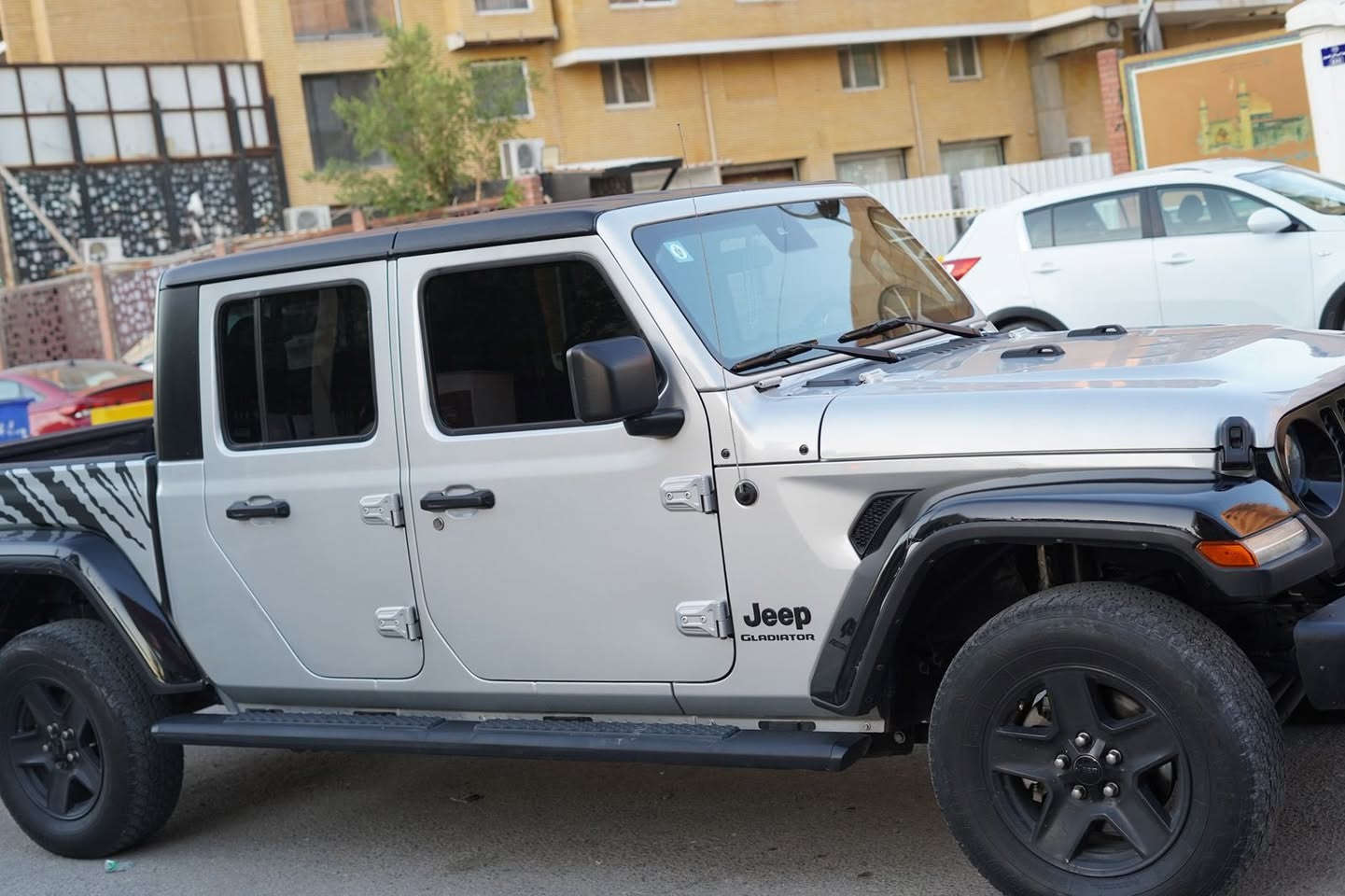 JEEP GLADIATOR
الموديل:2022
حجم المحرك:V6 3600
وارد امريكي حادثها فقط الدعامية الامامية بدون ايرباك وبدون دواخل 
رقم بغداد وتحويل مباشر 
السيارة جديدة بمعنى الكلمة 
السعر: 290 وبيها مجال
للاستفسار الاتصال على الرقم 
***********
