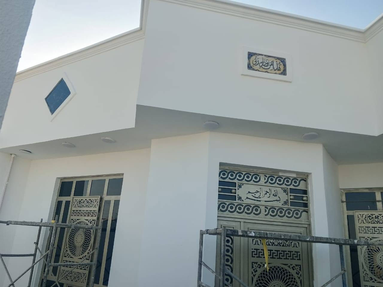 السلام عليكم بيت حديث للبيع اكتمل بنائه قبل أيام الموقع الفلوجه طريق السايدين مقابيل الهياكل 
مساحه الارض  200 
مساحه البناء  160 
جاهز من كلشي مع سياج وحديقه وخدمات كامله 
السعر 65 وبي مجال 
للتواصل  ***********‬‏
