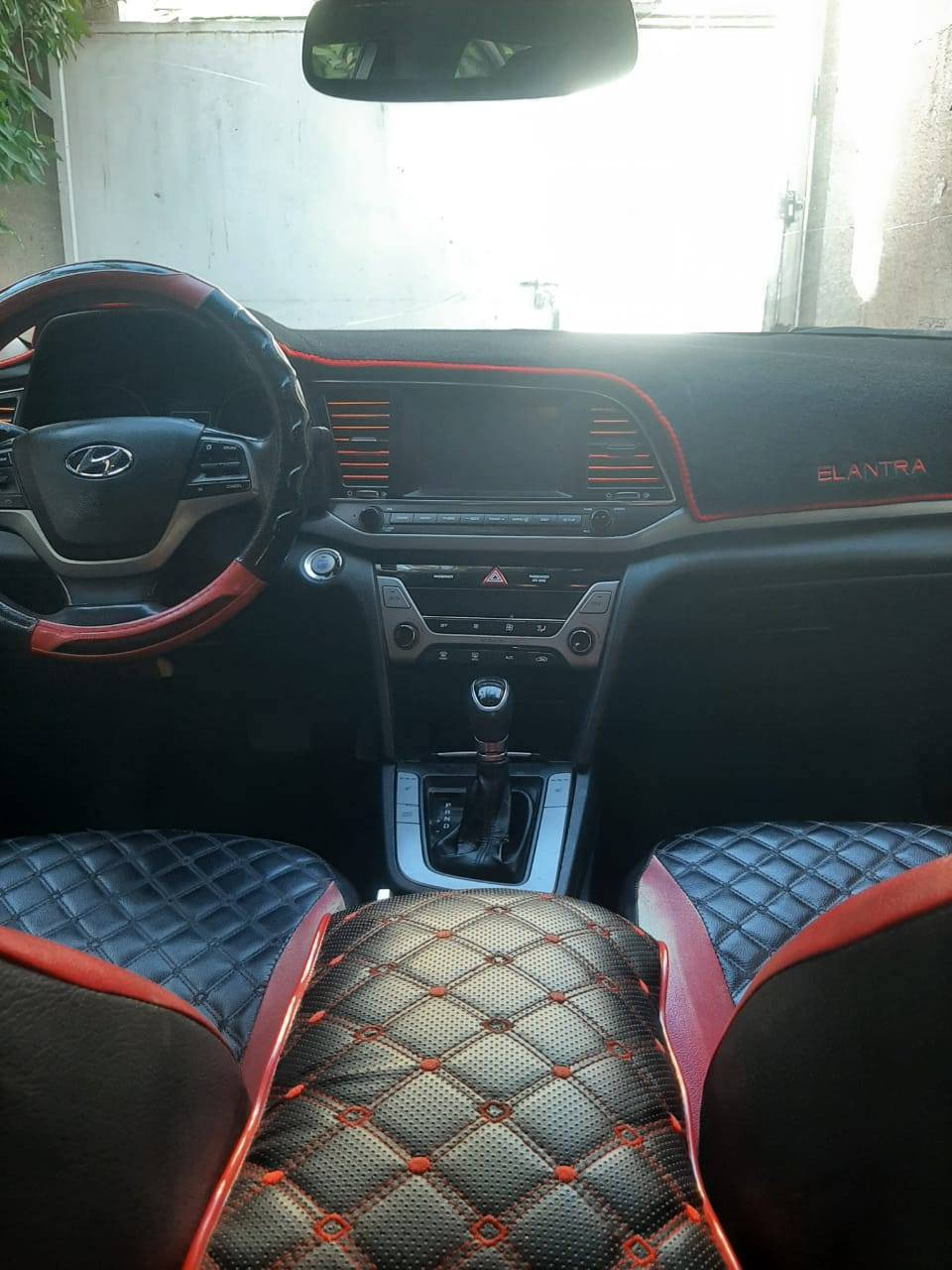 سلام عليكم سيارة الانترا صفراء 2018
مواصفات فول نضيفة 
بصمه 
بانوراما
سيارة ماشيه ٩٠ 
سنويه جديدة 
هيئه مصفرة 
السعر ١٢٣ ورقة وبيهة  مجال
المكان غزاليه هياكل 
الرقم صاحب سيارة ***********
