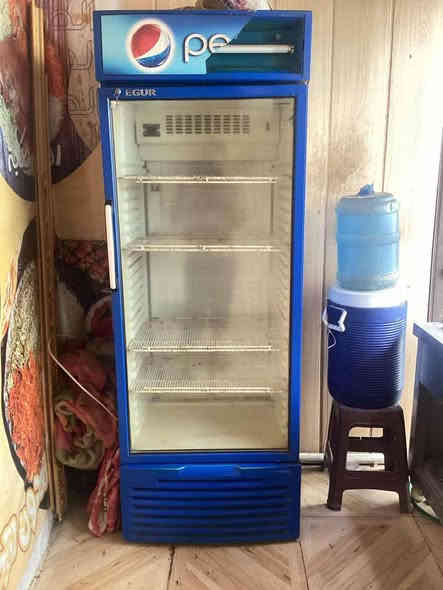 سلام عليكم. غراض مطعم للبيع سعرهن مناسب  حمايه سلستيل اصلي وميوزه اصليه سلستيل وشوايه وعارضه. ببسي.  وميوزه حديد  وميوزه مرمر ***********
