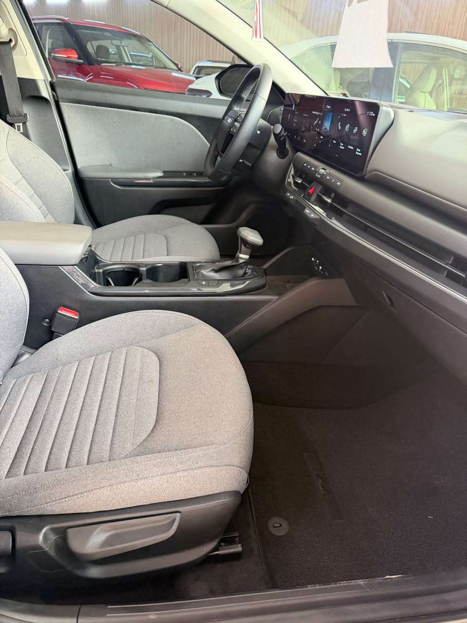 Kia/K4
موديل/2025
رويشتو/15mil
بي سبوخ و بى ارباگ 
تعديلاكى بجوكى هه يه 
مواسه فات/EX
---------------------------------------------------
عربى/ 
سياره kia k4 
موديل ٢٠٢٥ 
ماشي/١٥مايل
سياره بدون سبوخ بدون ارباك 
سياره بي مكان سغير بي PDR 
بچم كپس سياره
مواسفات سياره /EX
Wastapp/***********
 Watsapp/*********** أربيل, العراق
