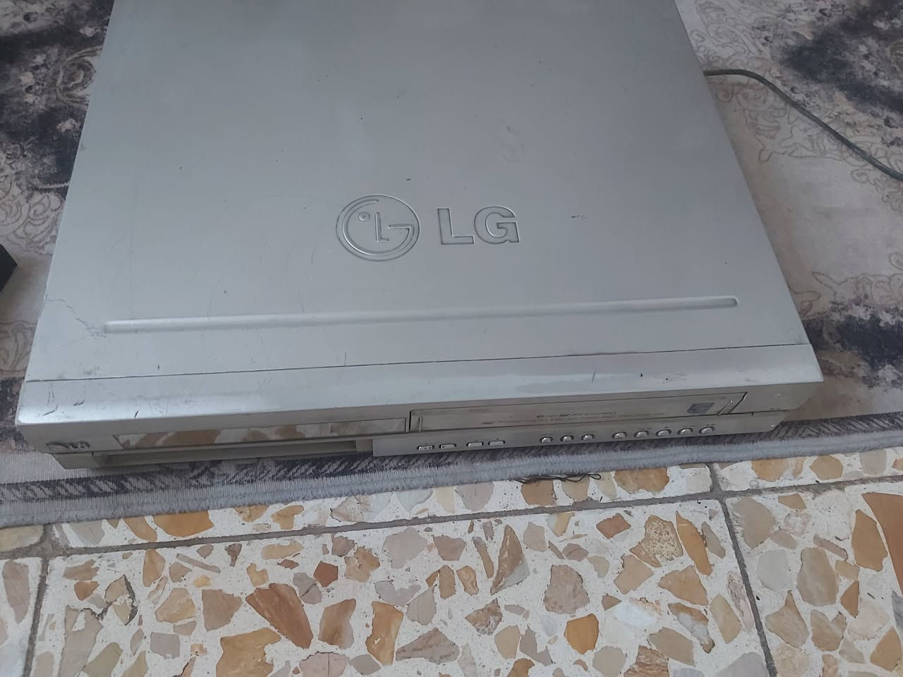 ستلايت LG الأصلي والنسخة النادرة HD أبو الفيديو "شريط" 📼 ، أهواي ناس تدور عليه لأن عندهم شريط ذكريات سعره 50 ألف دينار وبي مجال 
عنواني التاجيات _ واتساب ***********
