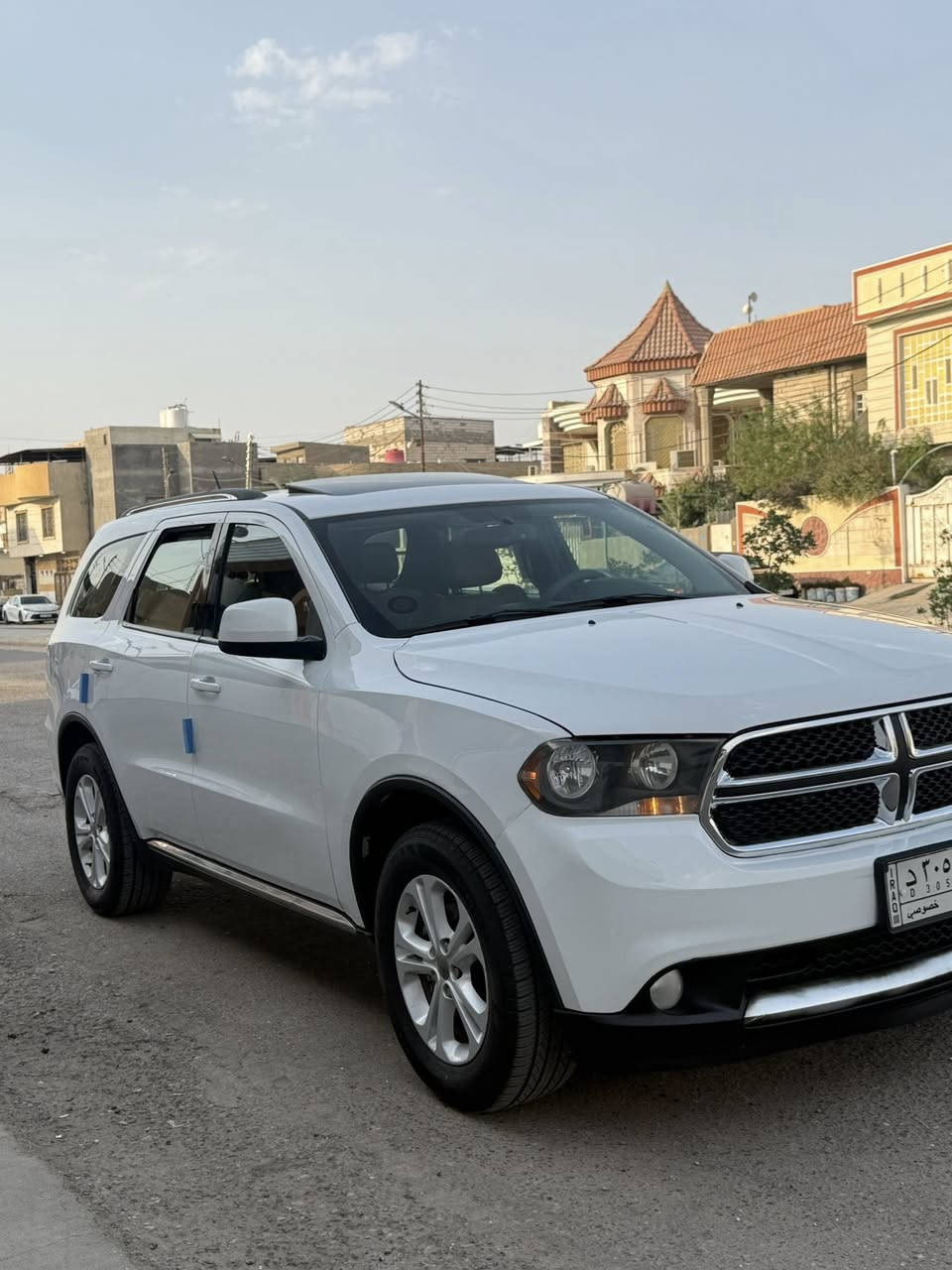 السلام عليكم . مراوس او بيع حاظرين
دوج دورنكو 2013 خليجي 
سياره حلوه وجديده صلوات وجاهزه 
حداده تخم تاير تبريد . 4 قطع 
شاشه حساسات تحكمات 
كاميرا فتحه سقف . داخل مشمشي جلد 
 بيها شبرين صبغ السونار مرفق مع الصور 
تو ويل . كير 6 نمر كصبه المرغووب 
العنوان البصره . 
السعر . 215 وبيها مجال 
هاتف   *********** 
.
.
