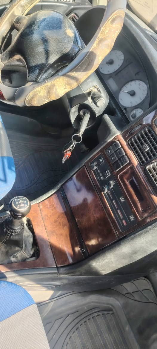 سلام عليكم بيجو بارص موديل 2015 سياره مكفوله كفاله عامه سياره مضلومه بصوره  سياره مصفره مامطلوبه تحويل مباشر ثاني يوم  رقم انكليزي بابل   شوفتك عينك سياره كفاله عامه تجي تفحص  سعره 53 وبيه مجال حك جيه ولله سياره  كامله كبل تصعد بوجهك الشارع ماناقصه شي  فدوه المواشراي لايتعبني ولايكسر بحلال العالم رقم *********** واتساب
