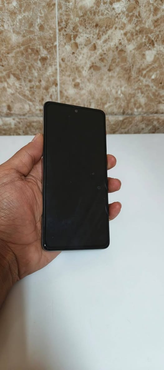 سامسونك A51 ذاكره 128 رام 6  جهازنضيف مال بيت كل جسمه بلادي للبيع او مراوس ***********
