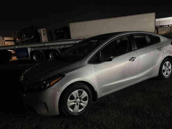 السلام عليكم 
كيا فورتي موديل 2017
بدون حادث فقط بخ ثلاث قطع. 
كلشي بيه سليم 
ماشية فقط 118 
السيارة شمالية وبأسمي و شرط التحويل او الوكالة
السعر 120
رقمي ***********
