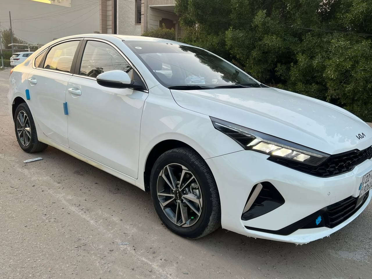 السلام عليكم سياره للبيع K3 موديل 2024خليجي مكفوله كفاله عامه من الصبغ والتبديل ماشيه ٢٣km باسمي تحويل ثاني كير مكينه صدر حداديه تبريد تخم تاير جديد سعرها 143$ وبيها مجال بسيط مكان السياره بغداد *********** غير متواجد على الفيس
