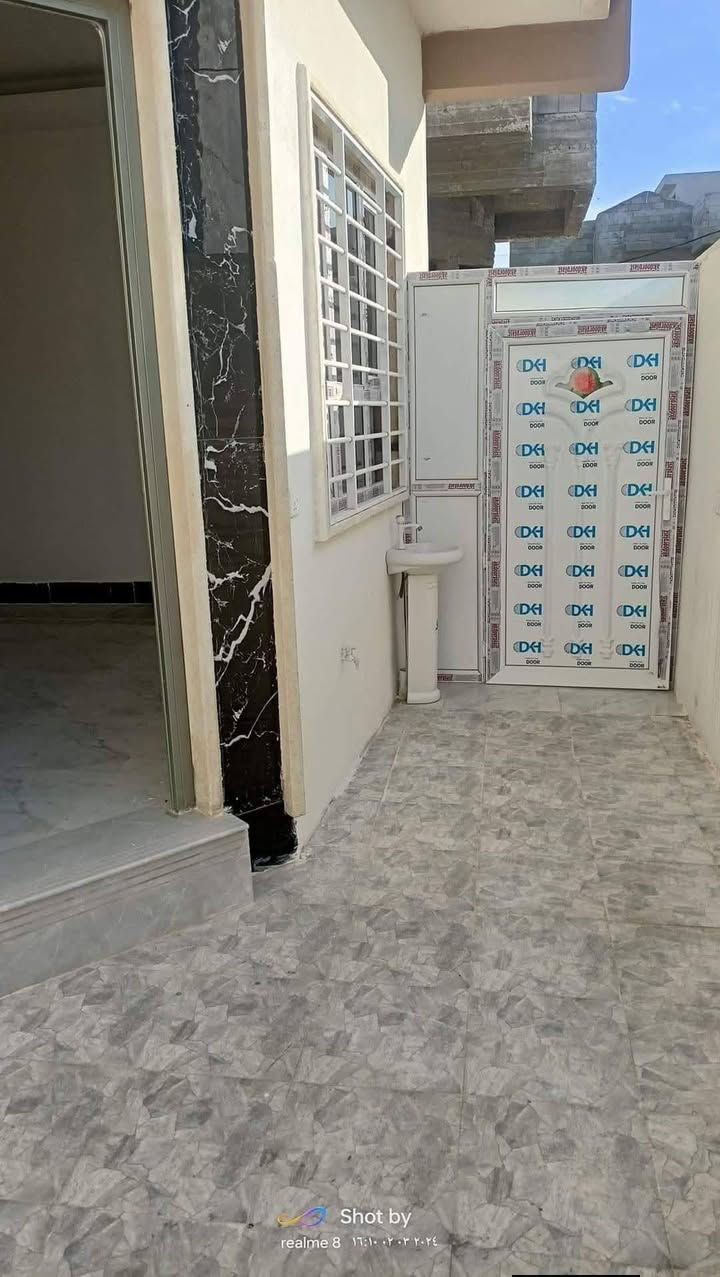 #عروض_عزيز_للعقار
دار للبيع 

حي الملائين الاولى 

قرب جامع الصواف 

المساحة 160م واجهة 8 م 

ط 1 ))غرفتين نوم واستقبال وصالة ومطبخ وصحيات 

ط2 )) 4 غرف نوم وصحيات وبيتونة 

بناء 2023

سند زراعي قرار 25 ومستلم وصل بلدية

للاستفسار أكثر اتصل على الأرقام 

***********

***********

***********
