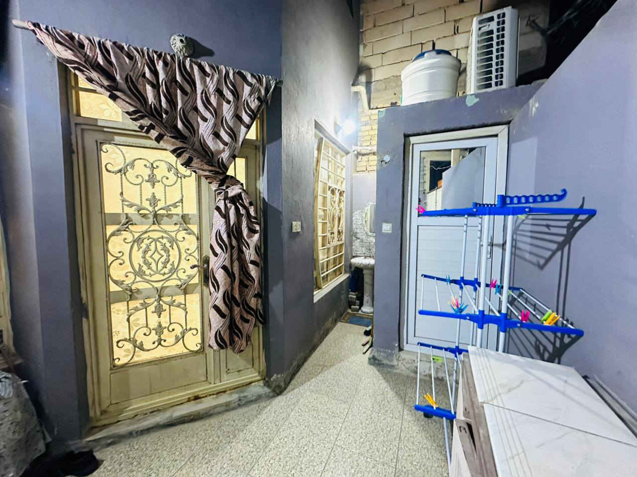 من يبحث عن سكن مميز🌷
بيت للبيع المساحة 100 متر طابقين يحتوي الطابق الاول على غرفة وصالة واستقبال ومطبخ وصحيات داخلية خارجية والطابق الثاني يحتوي على غرفتين وصالة ومخزن البيت بناء جديد ونظيف جداً البناء طابوق الطابق الاول صب كونكريت والطابق الثاني عگادة طابو زراعي سند 25 قرار محكمه الموقع كوفة سهلة شارع معمل الدبس ثاني بيت عن الشارع الرئيسي منطقة تجارية وسكنية السعر 90 مليون وقابل للتفاوض للأستفسار واتساب *********** 

مكتب الموسوي للوسائط العقارية مستعدون لأستقبال عروضكم التجارية والزراعية والسكنية بيع وشراء رهان ايجار
