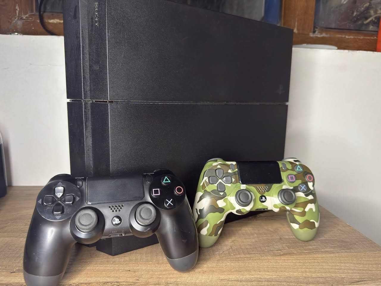 السلام عليكم بلي فور فات مهكر نضام 10.71 تهكيرة مستقرة برنامج ذاكرة 500 كيكا يحتوي على 8 لعبات قويه ودبل جوستك اصلي فقط العسكريه تحتاج صيانه للبطاريه متشحن يعني تشتغل ع الواير نضافه100‎%‎ مامفتوح لوك ستيكر اوربي  ضمان تفحص وين ميعجبك.
السعر 235 الف بي مجال رقمي *********** مكاني كركوك والتوصيل موجود واني خادم للطيبين.
