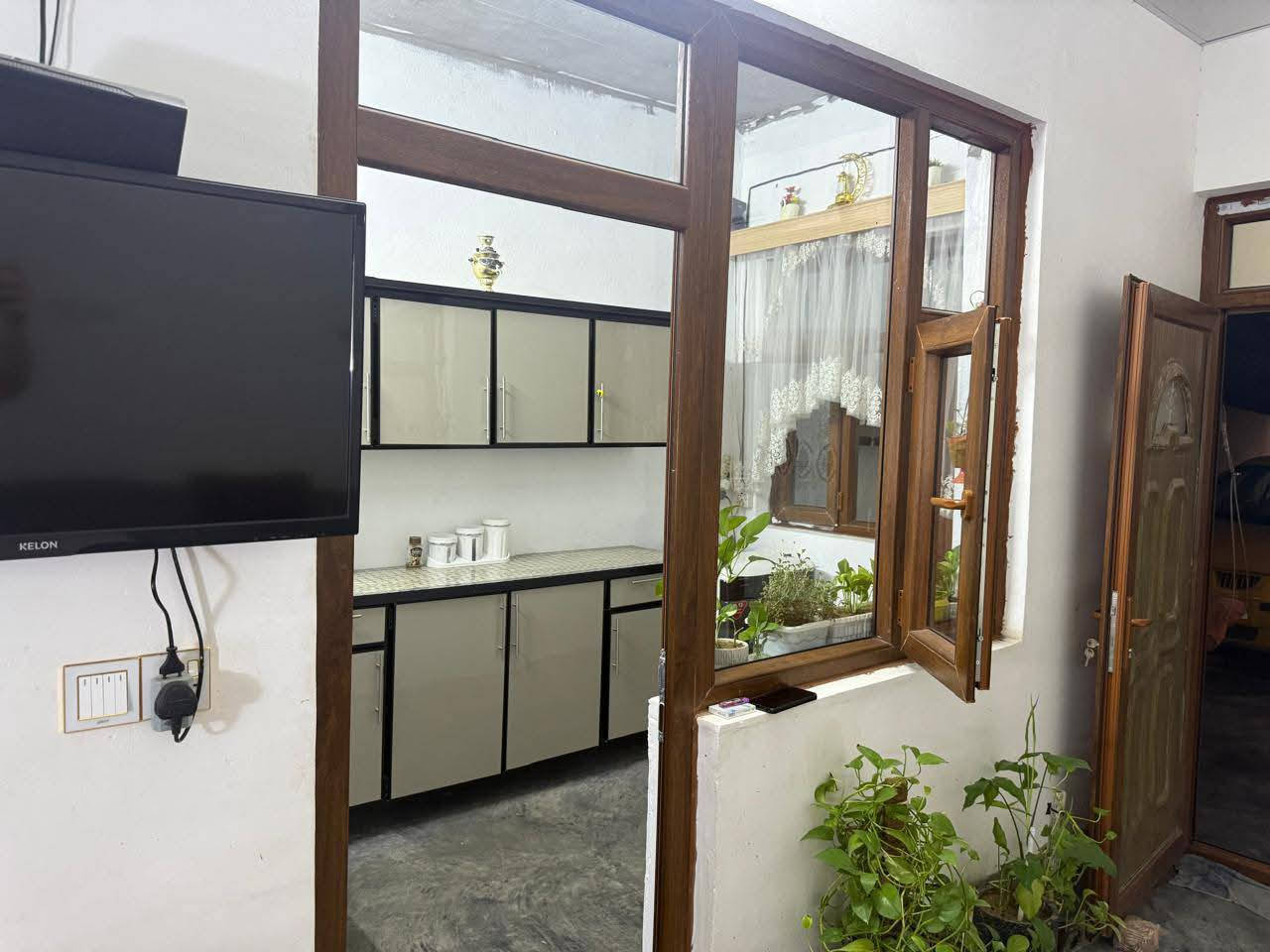 #بيع اقصاط شهري -- مساحة 200متر
#موقع:- بنجاعلي خلف شقق 
➖➖➖➖➖➖
#فرع عريض 
#بناء نظيف 
________
محتويات 
غرفتين نوم+مطبخ+هول +استقبال +صحيات 
_______________
سعر 45مليون بي مجال/   25مليون مقدمة 
-------------
بل شهر 500الف 
__________________
للاستفسار اتصال عالرقم
 ***********
***********
او راجع مكتب عقارات اسيا
