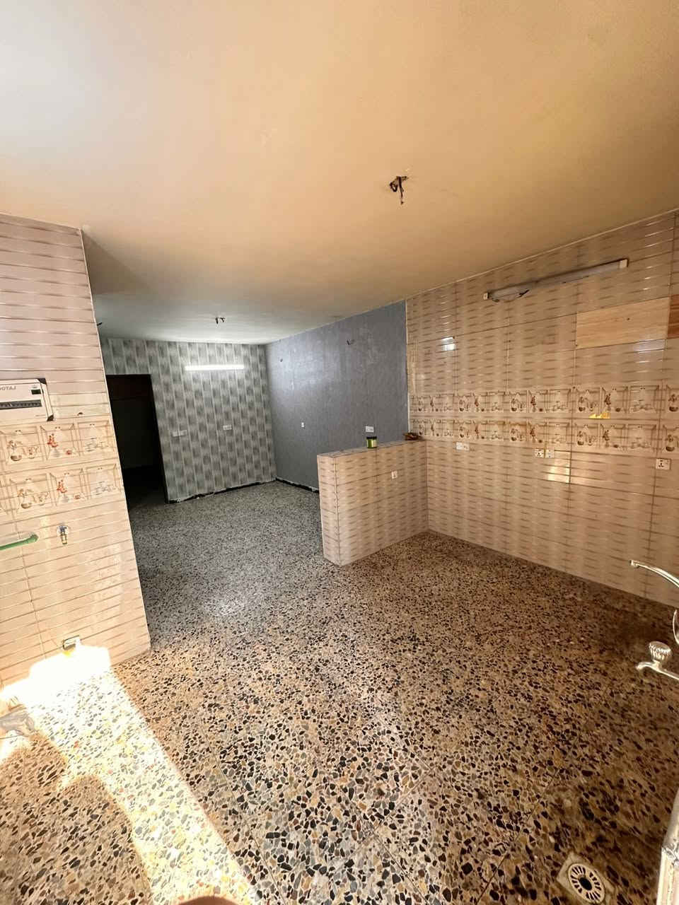 #للايجار_في_السيدية
مشتمل طابق ارضي معزول نضيف جداً

يحتوي ع غرفتين وصالة و مطبخ وخدمات

السعر 650 الف قفله

للأستفسار:***********

مكتب الفهد الهندسي للمقاولات العامة
