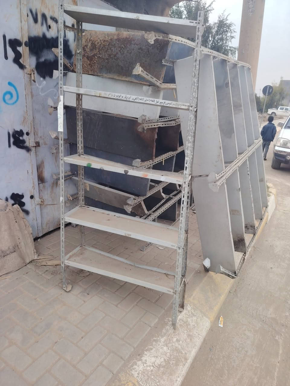 رفوف مستعمل اخو الجديد
للبيع
***********
العدد ١٢ رف
