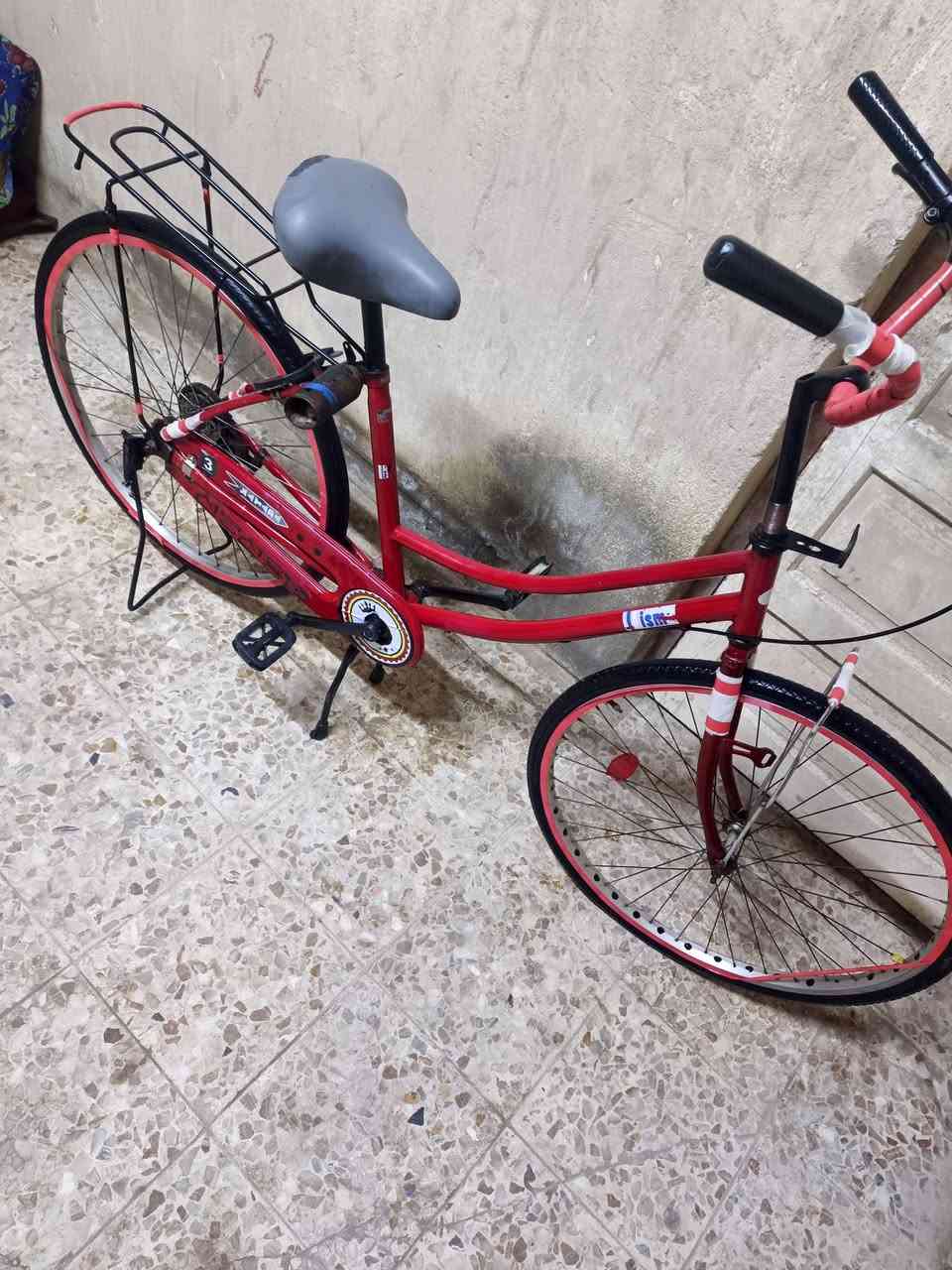 بيسكل. للبيع نضيف. كلشي مابي سعر 85 بيها مجال مكان بصره حي الاصدقاء ***********‬
