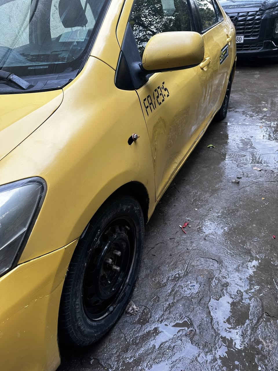 السلام عليكم
سياره للبيع تيوتا يارس ٢٠٠٨ اللون اصفر 
الرقم انكليزي بغداد 
السيارة باسمي 
السعر / ٥٠ $ وبيها مجال
مكان بغداد زعفرانيه 
***********
