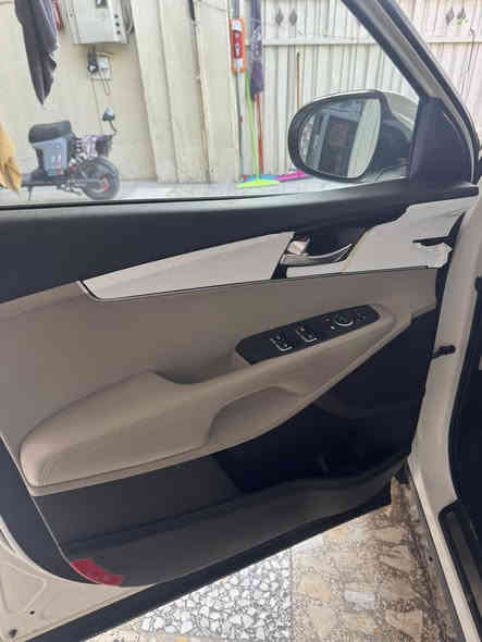 موديل 2020 6 سلندر فول موصفات على وضع الشركه ماشيه 60 الف مكفوله كفاله عاااااااامه مكفوله حتى من الرصعه  للاستفسار ***********
