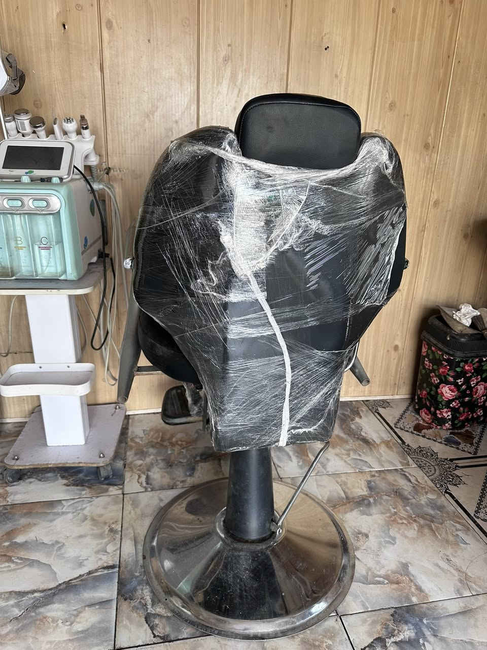 كرسي حلاقة للبيع نضيف حيل سعره 120
وهذا رقمي***********
