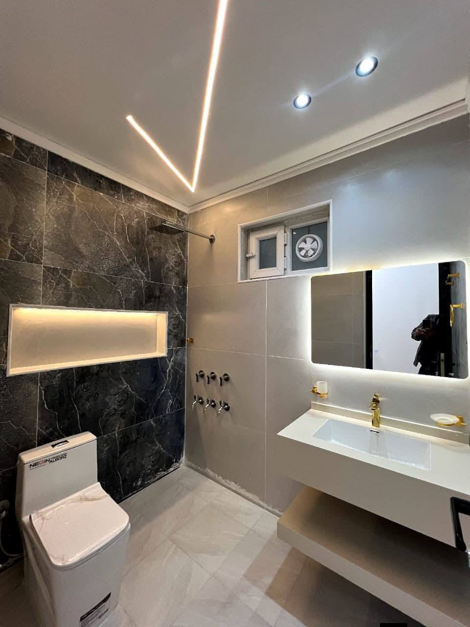 السلام عليكم
للبيع مشتملات  مساحه 

100متر. 5في 20 

يتكون المشتمل بنضام   طابقين واسعار جدا مناسبة اكثر من ما تتوقع 

استقبال معزول ومدخل 

3غرف نوم  مطبخ وصاله 

صحيات في كل طابق 

موقع الدار‏‪

 حي الجهاد مربع الا مانه خلف شارع العام 

للستفسار  ‏‪***********‬‏
