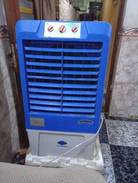 مبردة كبيرة • نضيفه • عيب كهربائي