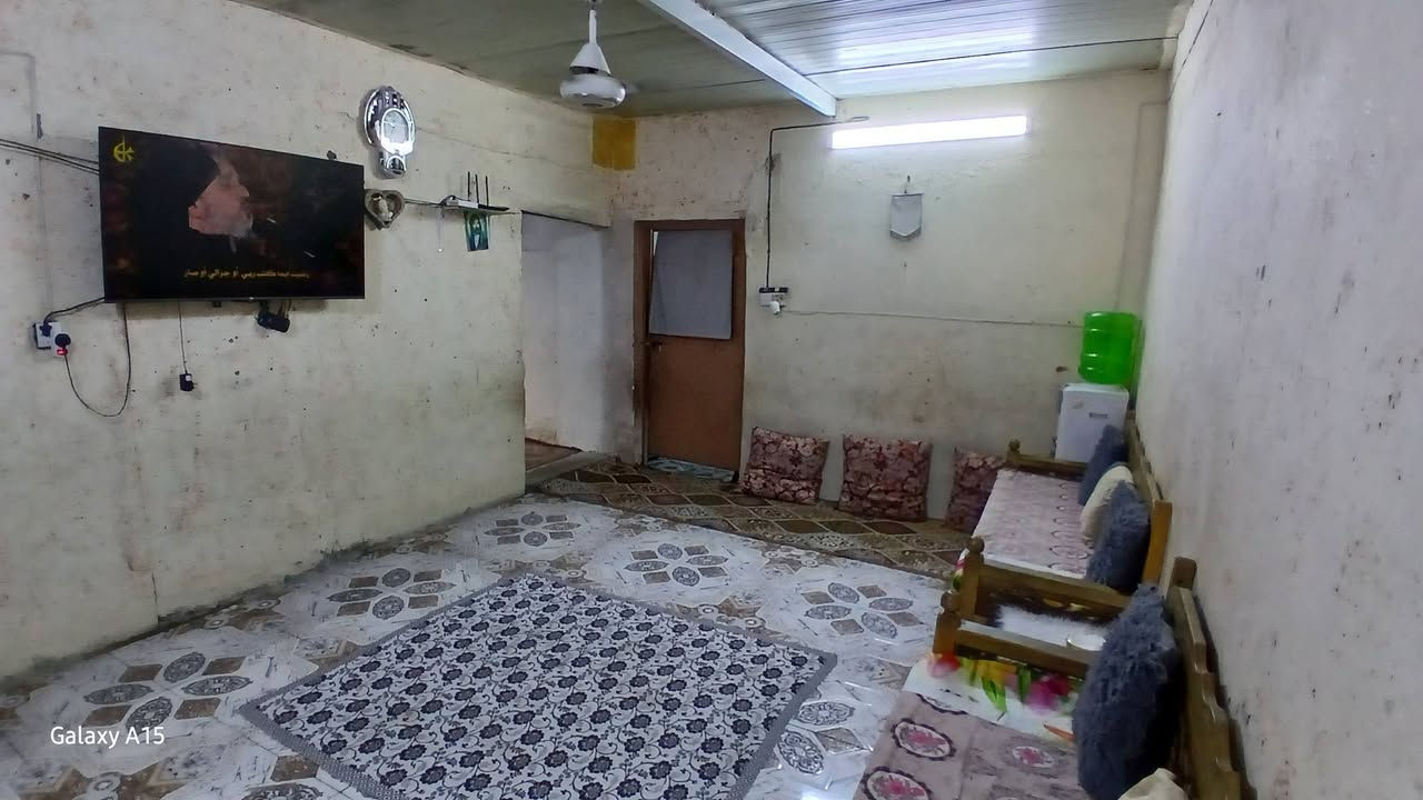 السلام عليكم بيت تجاوز للبيع يطلع مساحته ١٠٠متر 
يحتوي على غرفة نوم وصاله ومطبخ وصحيات وطرمه وترك جانبي عرض متر على طول البيت 
العنوان بغداد الكرخ حي التراث مال المعالف شارع قائد الشمري قرب افران المنتضر 
رايده ب 10مليون 
***********
