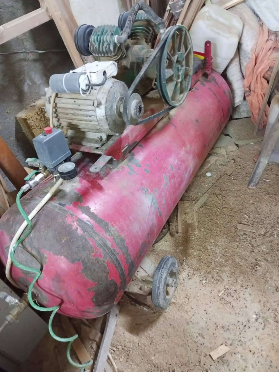 رنده ودبل نمساوية + ومجموعة نجارية + منشار شريطي + منشار قرصي هيتاشي يابان + كمبريسر حجم 350 لتر + دريلات شحن دي والت ابيع شلعة السعر مليون و 100 وبيهن مجال للشراي مكان نجف يم المستشفى الالماني ***********
