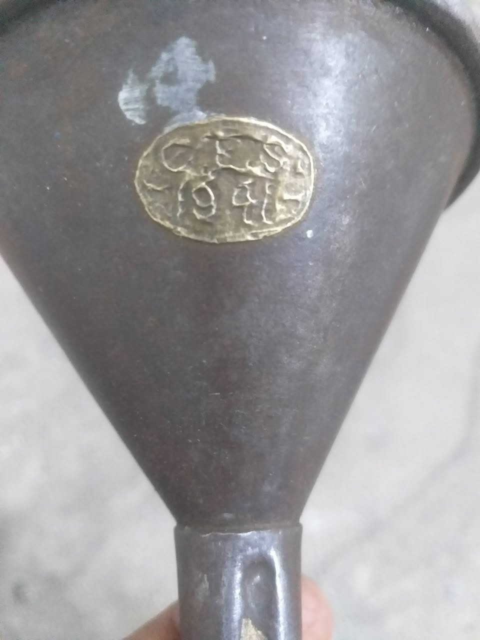 محكان قديم عمر المحكان ١٩٤١ قديم وين اهل النتيكات والتحف القديمه الي اريد يتواصل ***********
