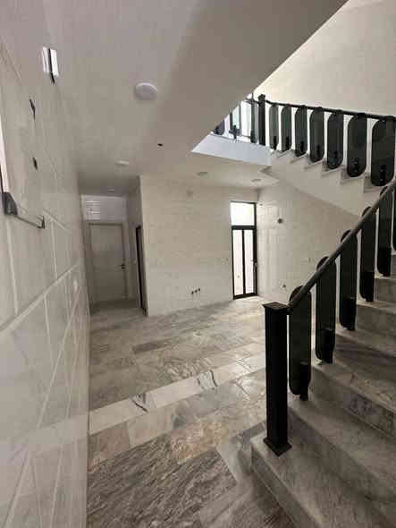 يحتوي على ؛$ كراج ‏ واستقبال وحولي مطبخ حار ‏وبارد ومنور و3 غرف نوم و خدمات  طابقين

طابو ملك صرف 

الموقع: مشتمل-‏ الشعب الضباط شارع عدن‏ خلف ‏مجمع اليزن    

_________________________

(#مكتب_السوداني_للوساطة_العقارية)

عنوان المكتب بغداد-الشعب - حي التجار- مجاور اعدادية بلقيس للبنات‏- @‏‏ ***********￼ يوسف السوداني متواجد ماسنجر واتساب
