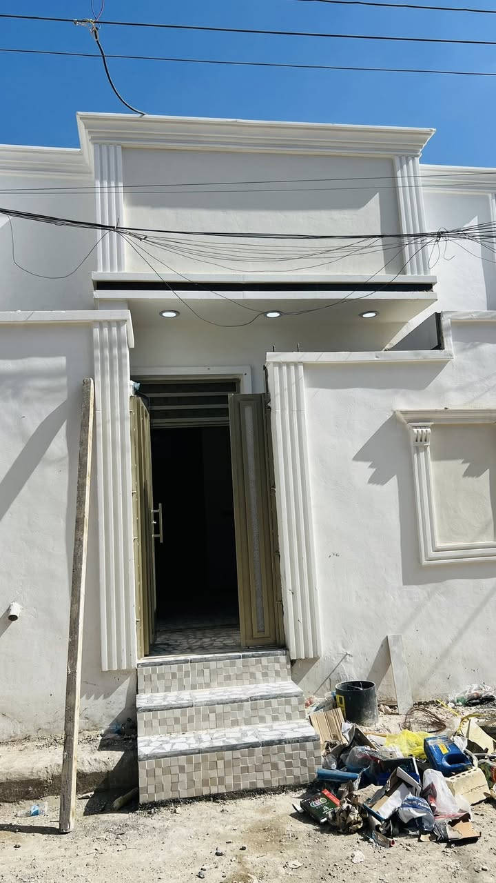 مشتمل للبيع سكك
مساحه 75 متر واجهيه 5 متر نزال 15 متر.  

العنوان حي النصر الثانيه شارع الصوره 
على شارع بصف الركن مباشر 
البيت جاهز وبناء جديد وجاهز للسكن 
كامل كل نقص مابي.  تانكي ماء. سخان ماطور خلاطات مغاسل 

الاستفسار ***********
