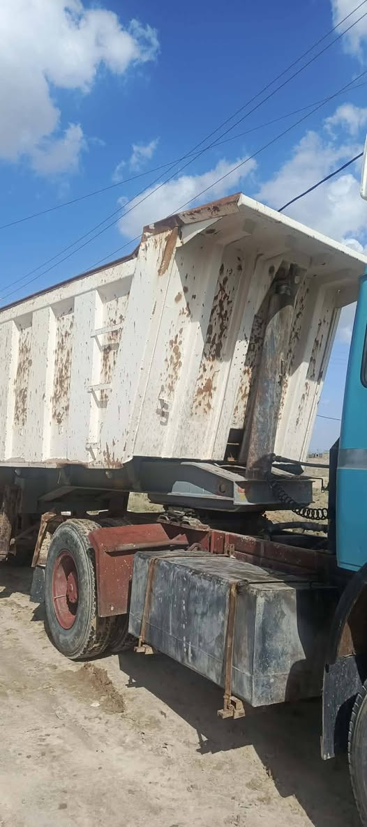 للبيع راس وعربانه المكان النجف الأشرف بحر النجف 
تريله موديل 74الشاصي مكفول .مكينه 10لاتبخر ولاتنقص.كير برميل 160. تخم تاير راس وعربانه .العربانه شرط كفاله  جك الماني شرط مامفتوح .الرقم انبار الماني.
للاستفسار..***********....***********
