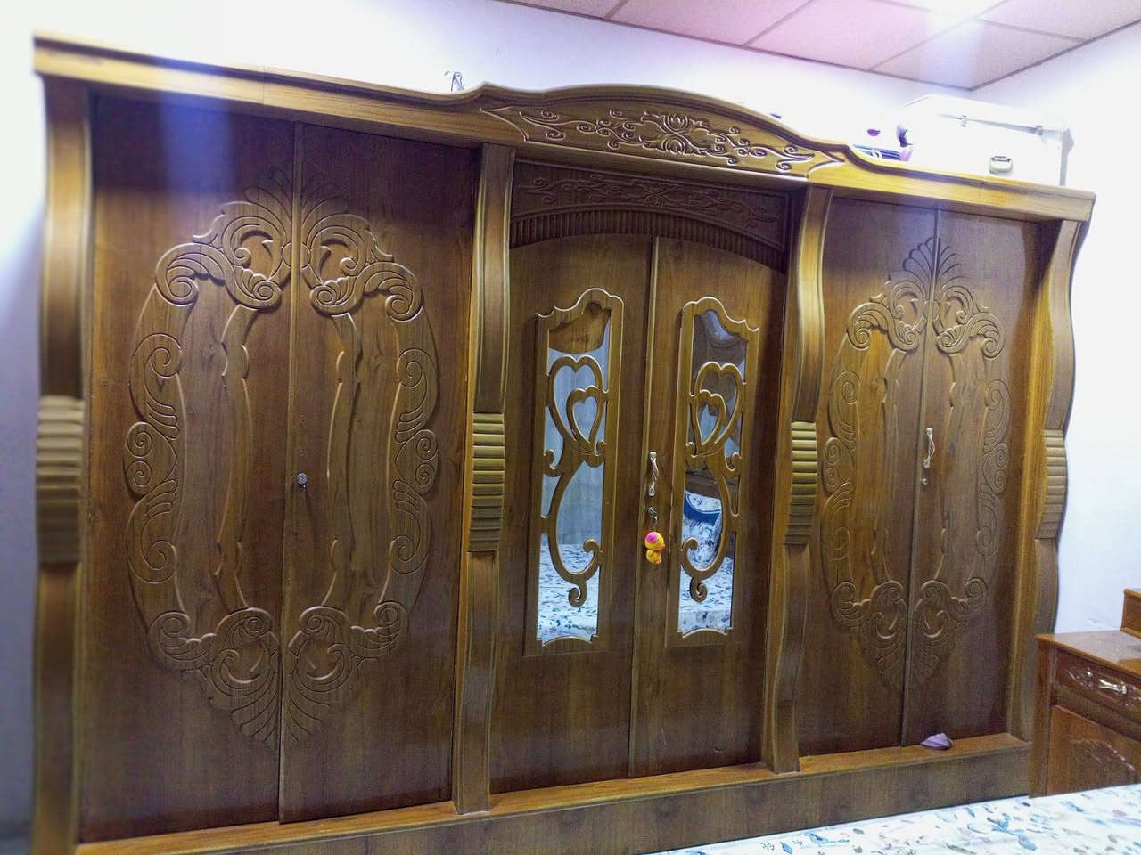 السلام عليكم غرفة صاج عراقي مستخدمة قليل سعرها مليون قفلها 800للشراي***********
