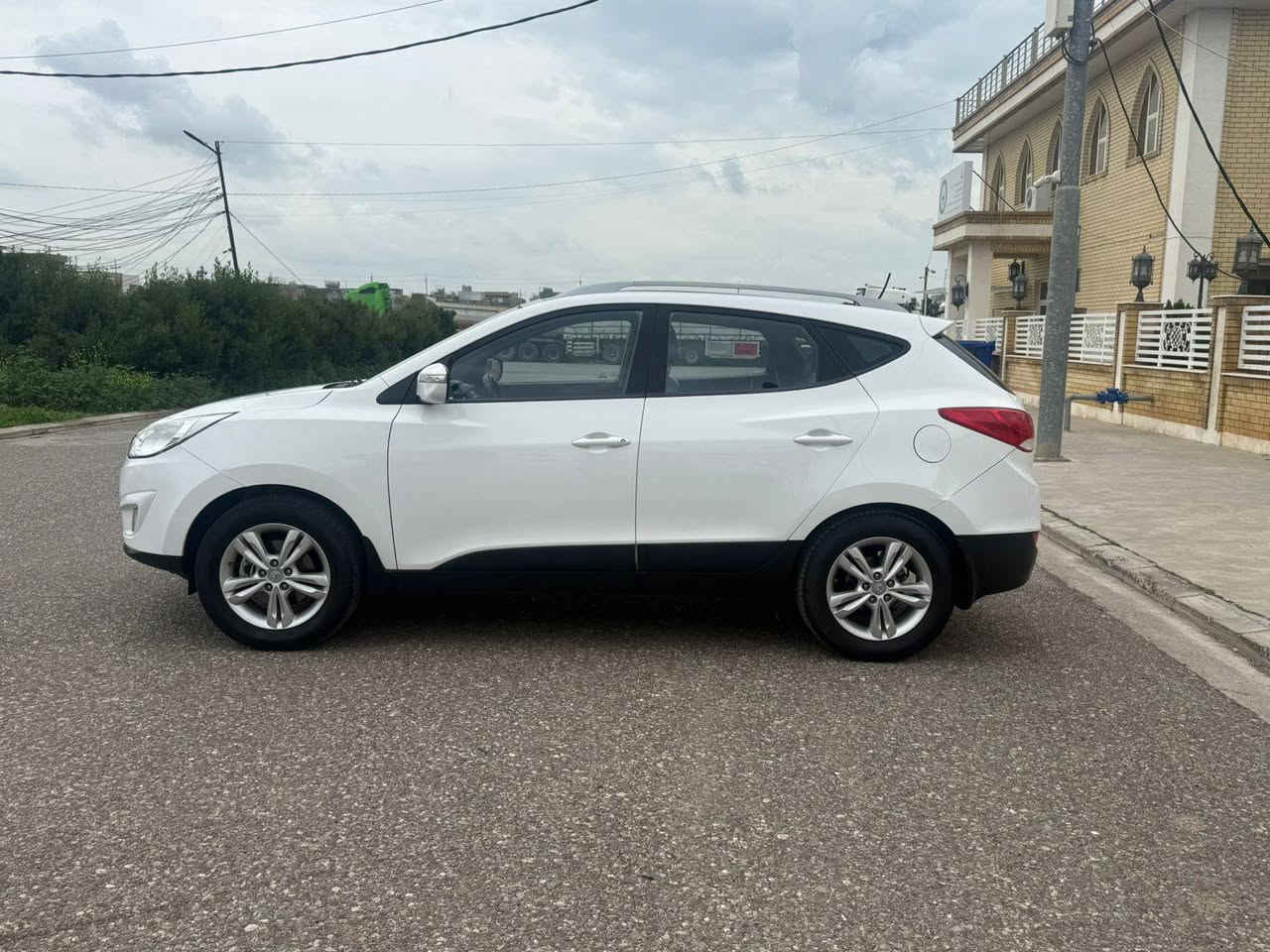 هونداي توكسون ٢٠١٤ ي خه ليجي فول مواسه فات 
سه يا ره كي زور جوان و خاوين نمونه يه له جواني 
١٣ وه ره قه ي غه رامه له سه ره باش معامه له ده يگه رينينه وه 
 ٢ سويجي بيلادي له گه له و به  ناوي خومه به شه رتي ته حويل  وه كاله
به شه رتي گير و مه كينه نه كرايته وه 
فه حس و هه زه ي نوييه ره قه م و سه نه ويشي تا ٢٠٢٨ 
سه يا ره كه قه باغي سندوقي  بن  ره قه مي ٢ بستي  بوياغه ژورئي نه گرتيه   يه ك جئي بجوكي ته عديله 
٤ تا يه ي نوئي له بنه به بي ئه وه ي جركه ي هه بي 
شوين ؛ هه ولير 
سعر ؛ ١٤٤$ كه مه ك مه جال 
ره قه م ته له فون ؛ ***********
